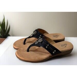 Cliffs by White Mountain Sandals Size 10 Women's‎ Bailee Black Woven Thong